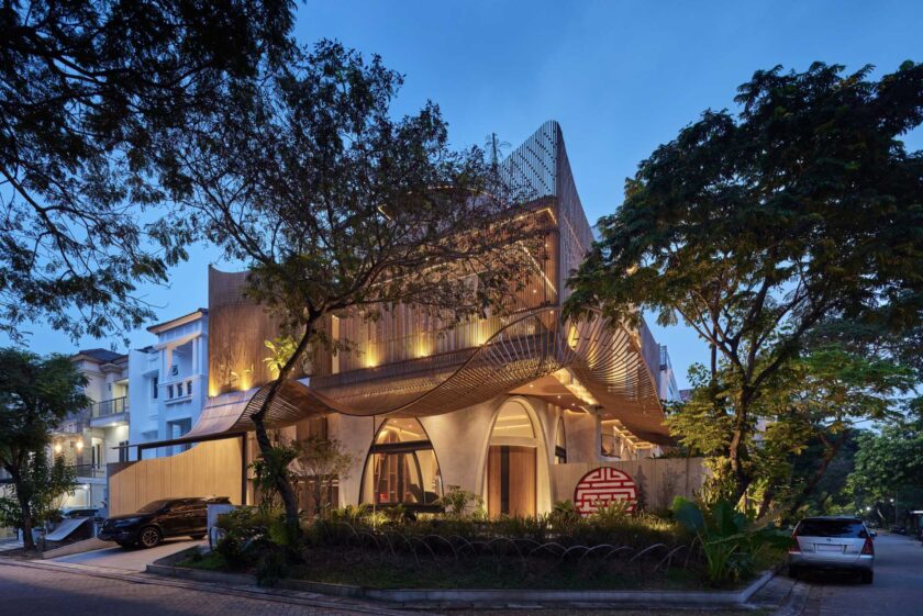 Ngôi nhà điêu khắc ánh sáng” giữa lòng Jakarta – Khi thép và thiên nhiên hòa quyện