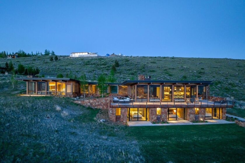 Kiến Trúc Giao Hòa Với Núi Non