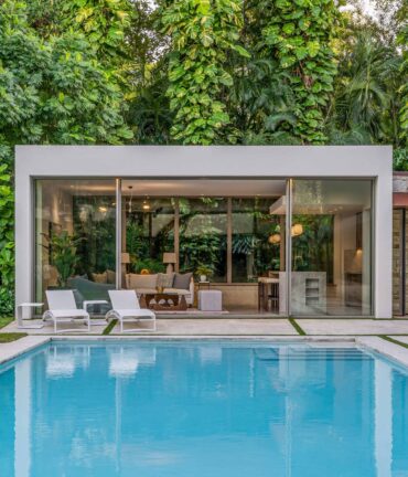 Gian Nhà Sau Hiện Đại Với Hồ Bơi Và Loggia – Không Gian Nghỉ Ngơi Đáng Mơ Ước